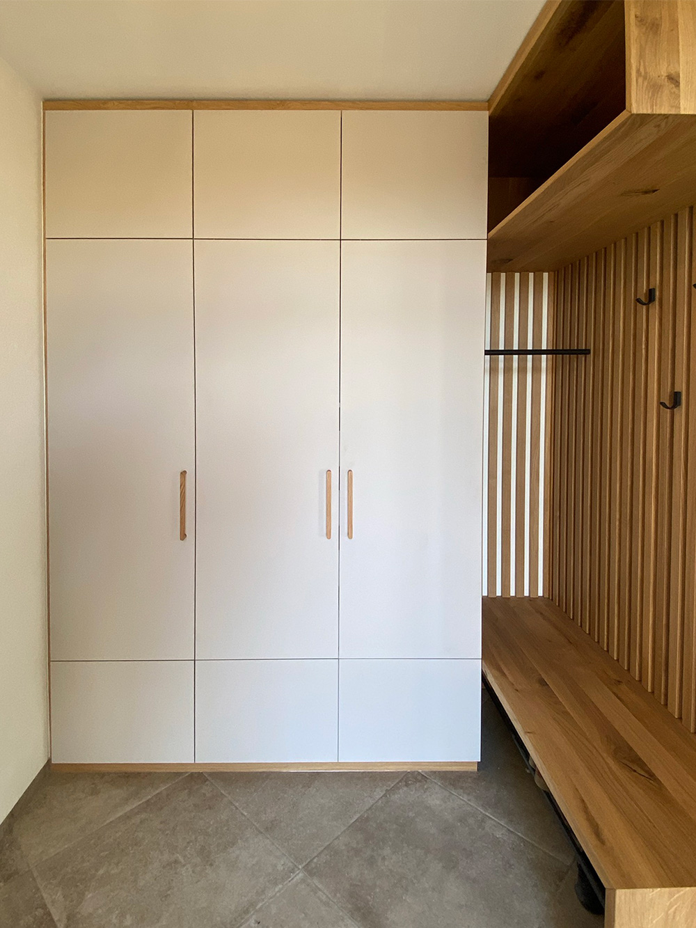 Garderobe Einbauschrank Weiss lackiert, Passau Garderobe Einbauschrank Weiss lackiert, Passau